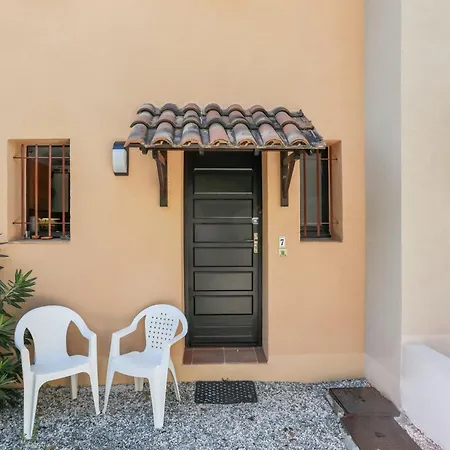 Holiday home Maison Confortable Pres Des Plages De Saint-raphael *